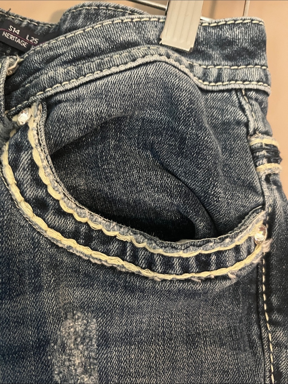 Vigoss Mid-Blue Straight-Leg Jeans with Subtle Distress - Picture 5 of 13